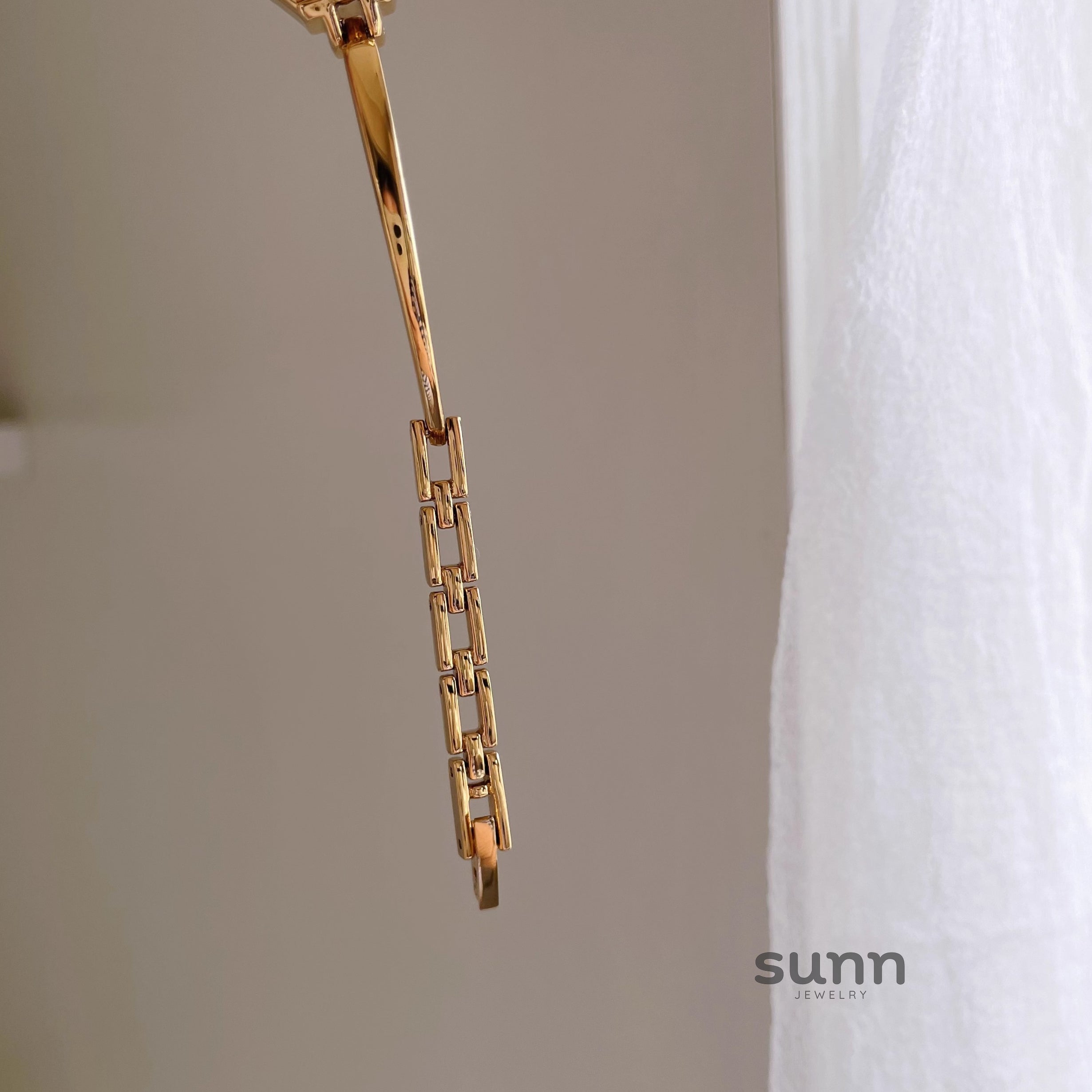 Shelbie Mini Gold Bracelet Watch [NRW54ARZ]