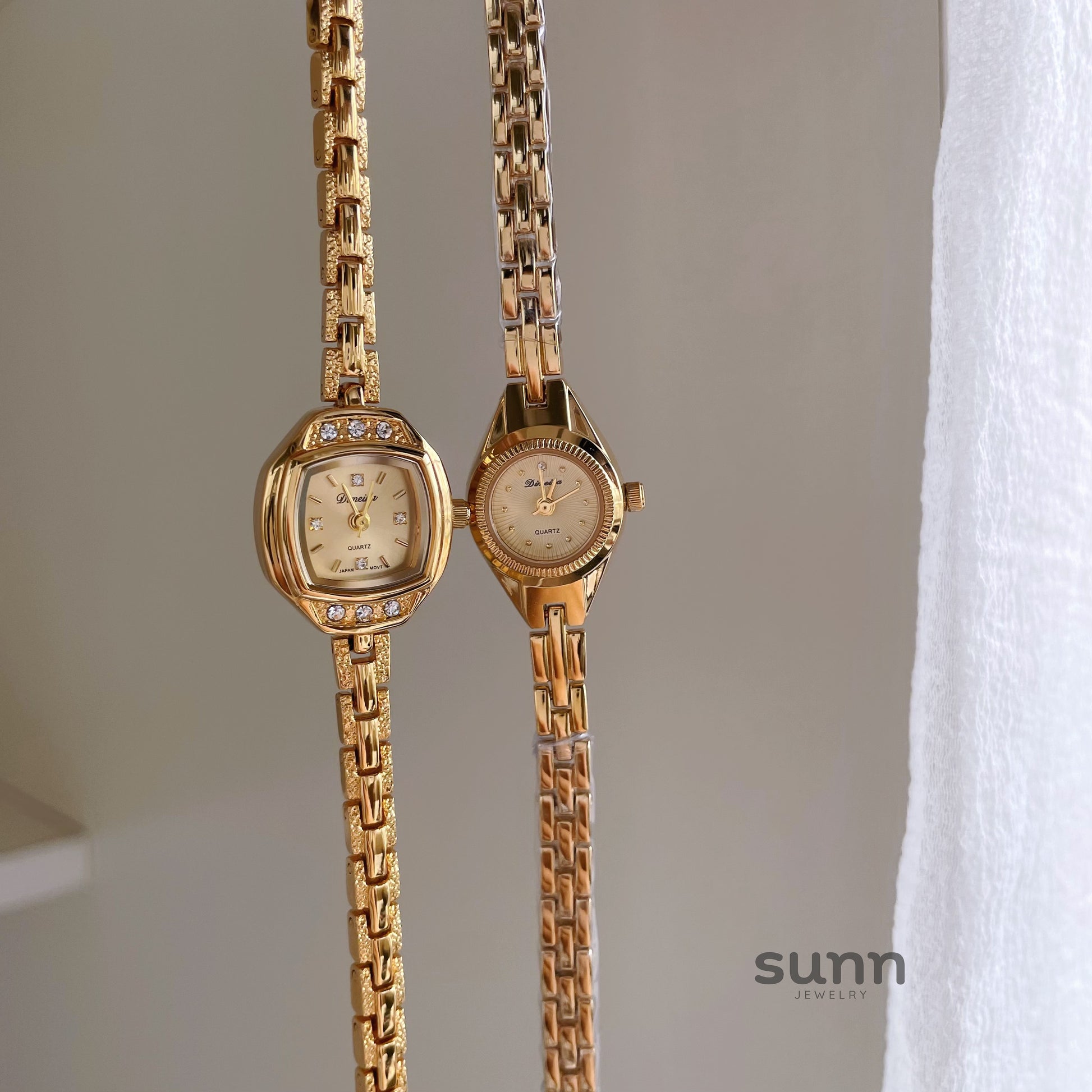 Shelbie Mini Gold Bracelet Watch [DVO2C8UX]