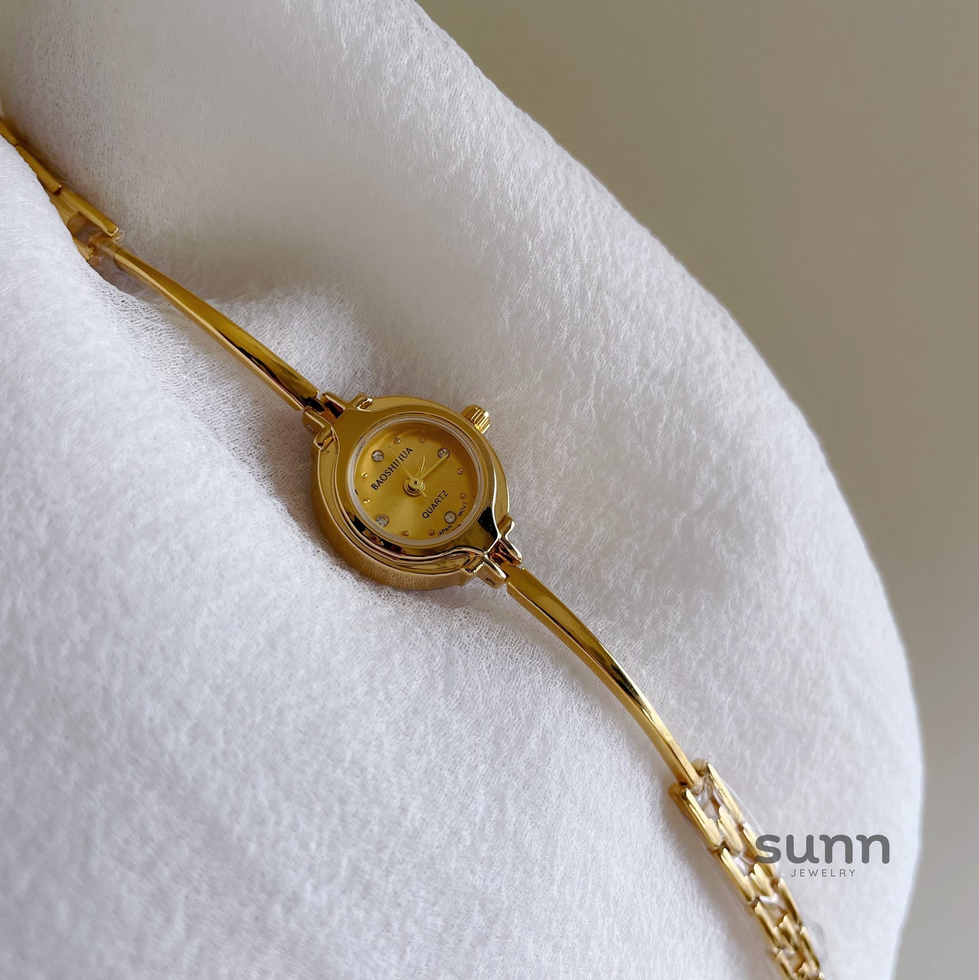 Shelbie Mini Gold Bracelet Watch [PF4HKZUP]