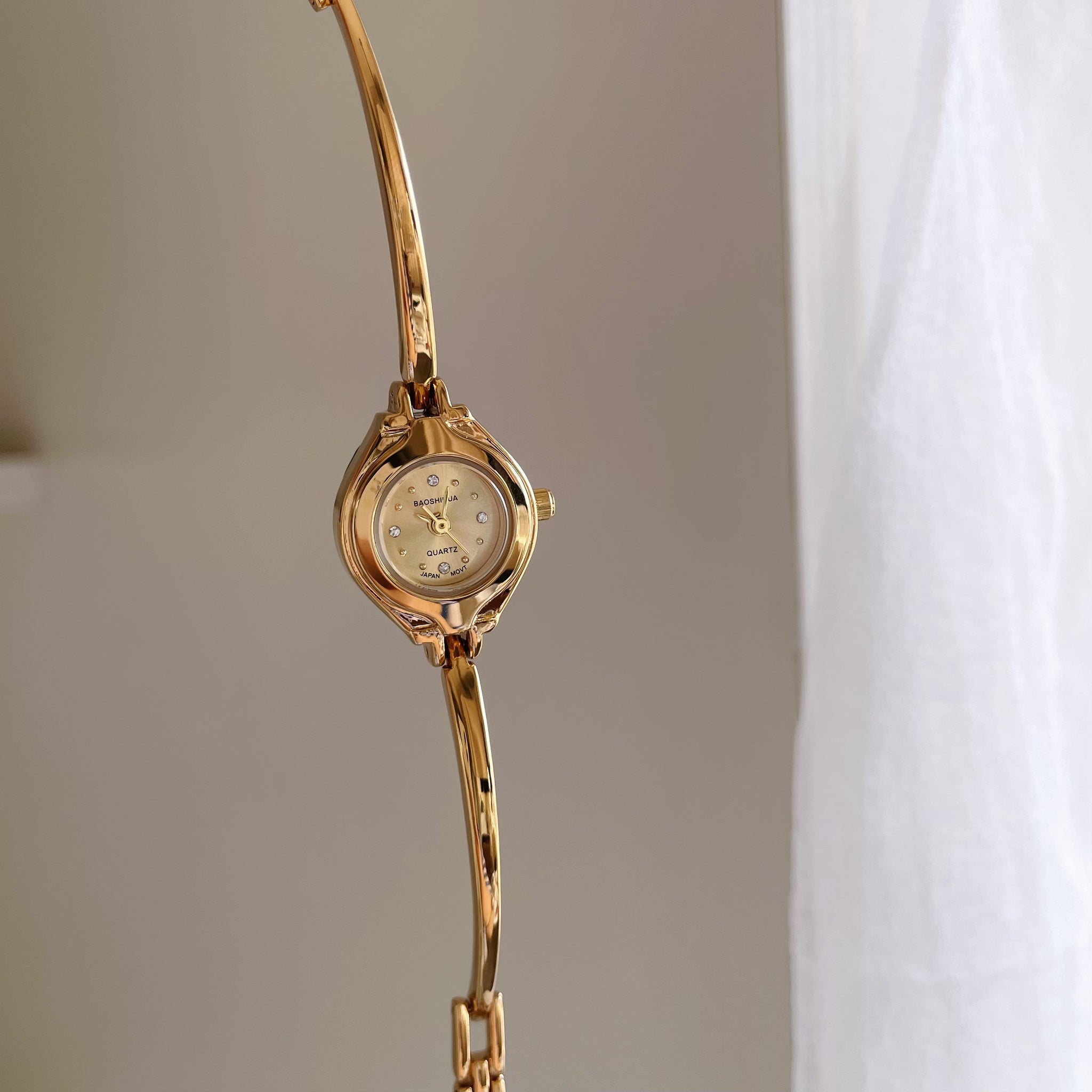 Shelbie Mini Gold Bracelet Watch [AEY1JFLN]