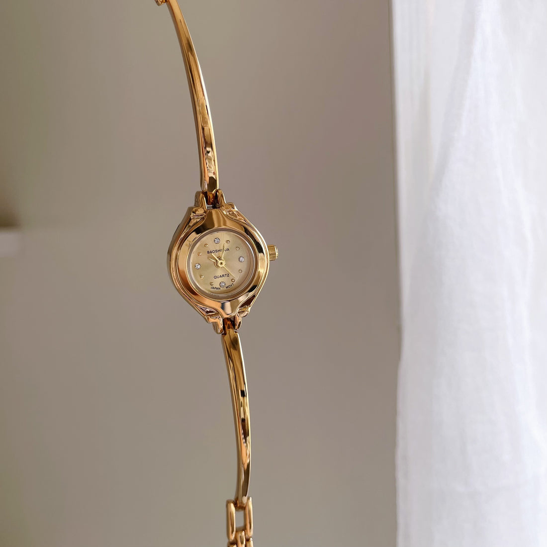 Shelbie Mini Gold Bracelet Watch [AEY1JFLN]