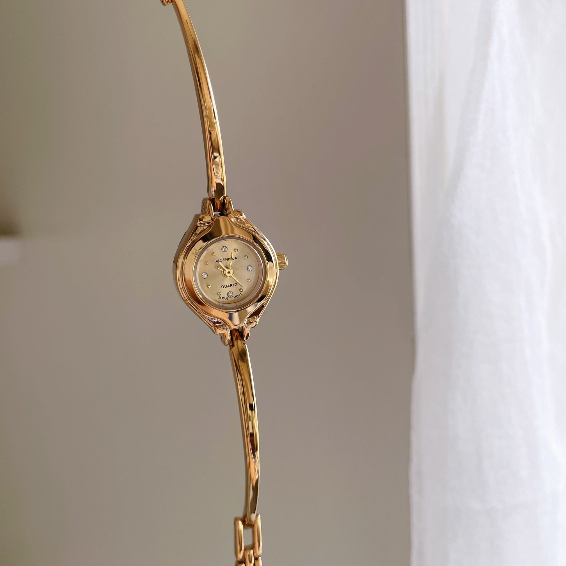 Shelbie Mini Gold Bracelet Watch [AEY1JFLN]