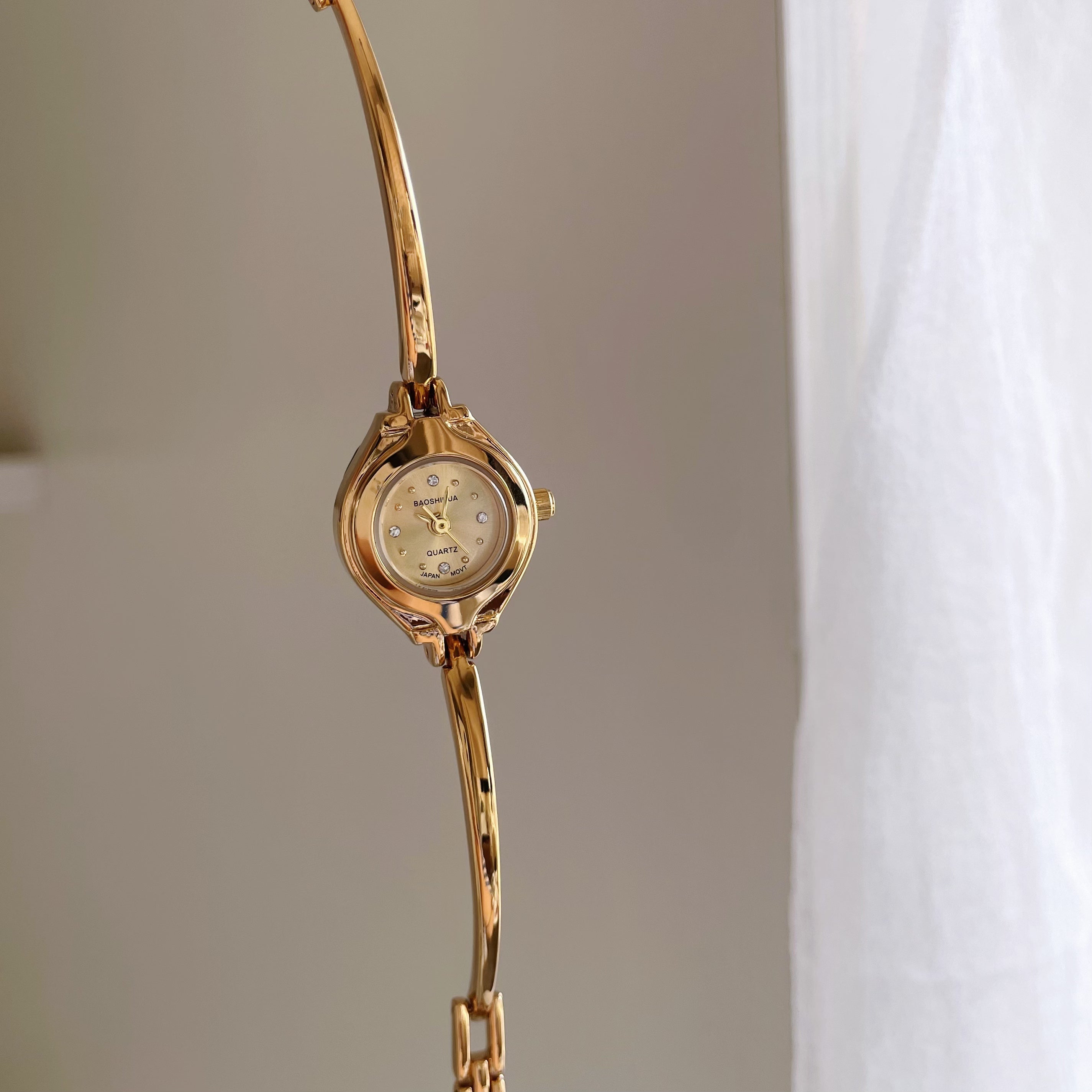 Shelbie Mini Gold Bracelet Watch [AEY1JFLN]