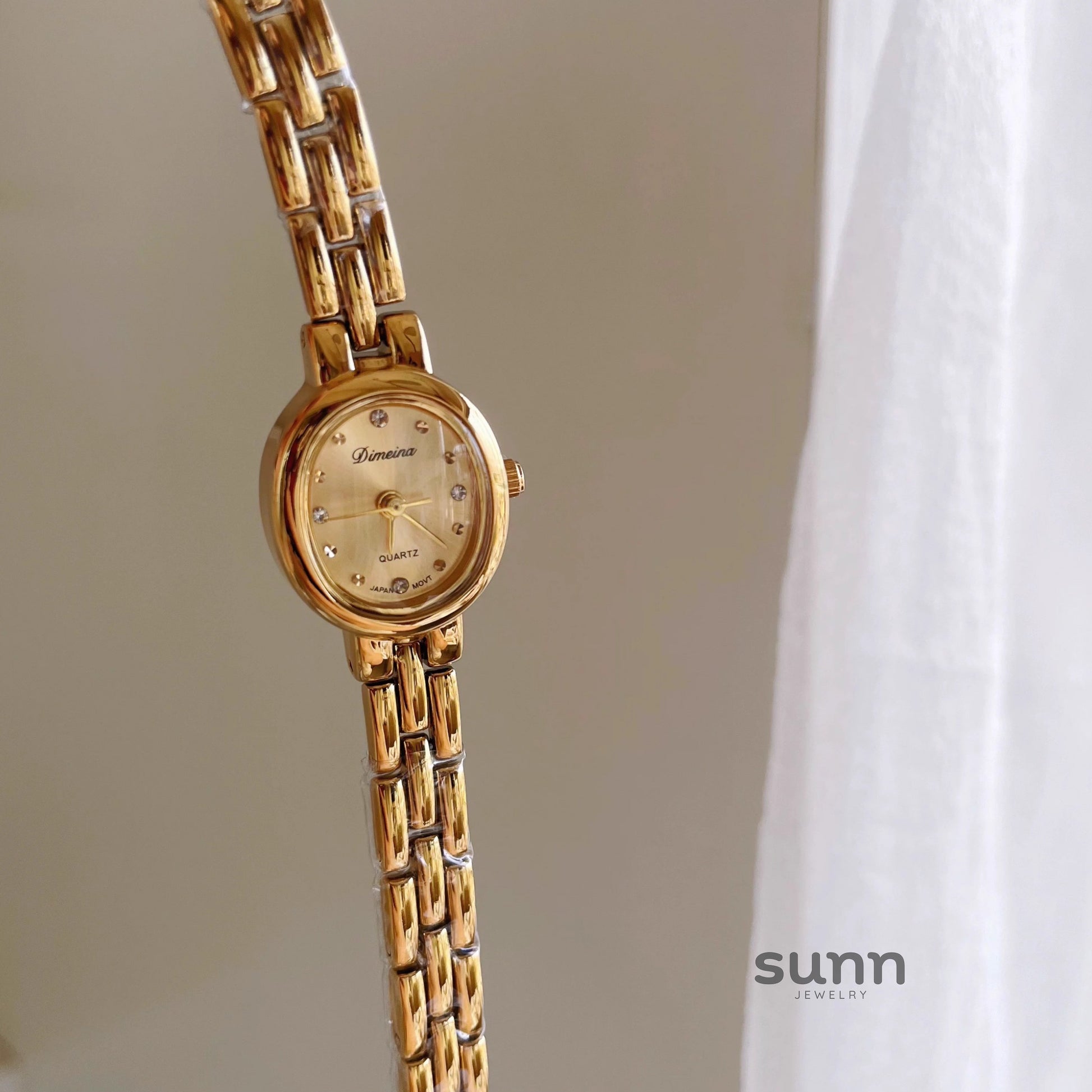 Shelbie Mini Gold Bracelet Watch [2LTKU8V7]