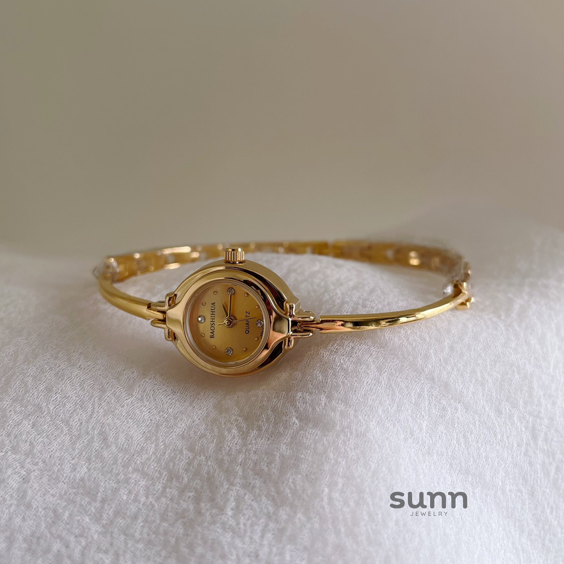 Shelbie Mini Gold Bracelet Watch [D5TQUQWJ]