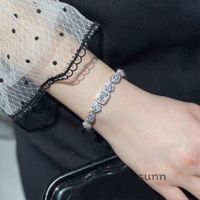 Sherlyn Geometric Crystal Bracelet [E42BKUI9]