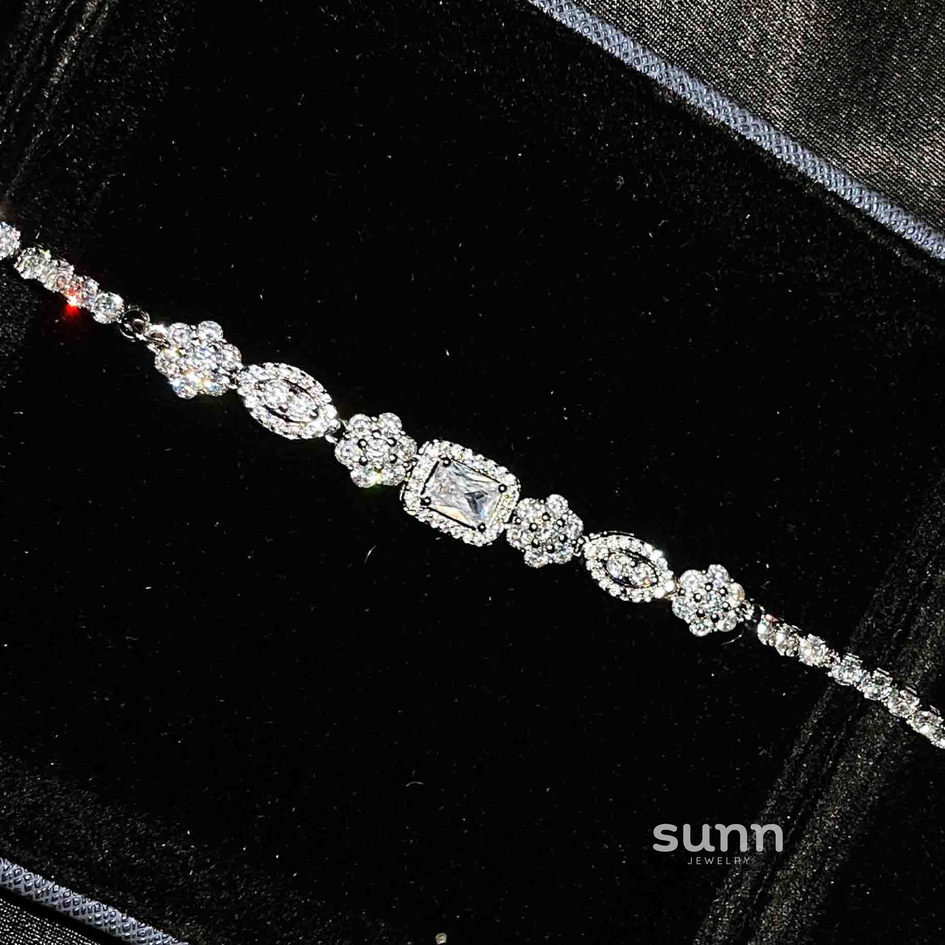 Sherlyn Geometric Crystal Bracelet [3R6RIWYB]
