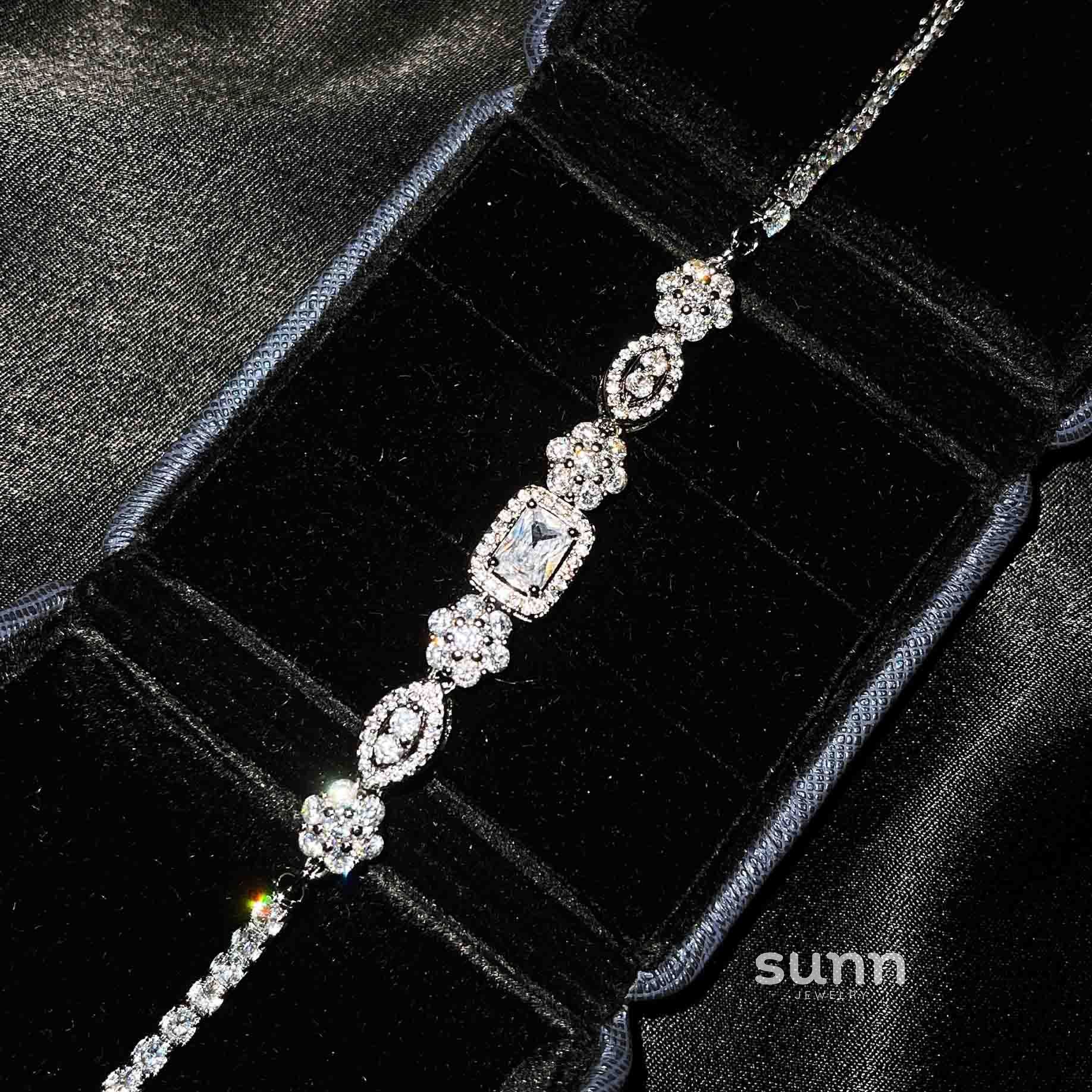 Sherlyn Geometric Crystal Bracelet [DAL07V5Q]