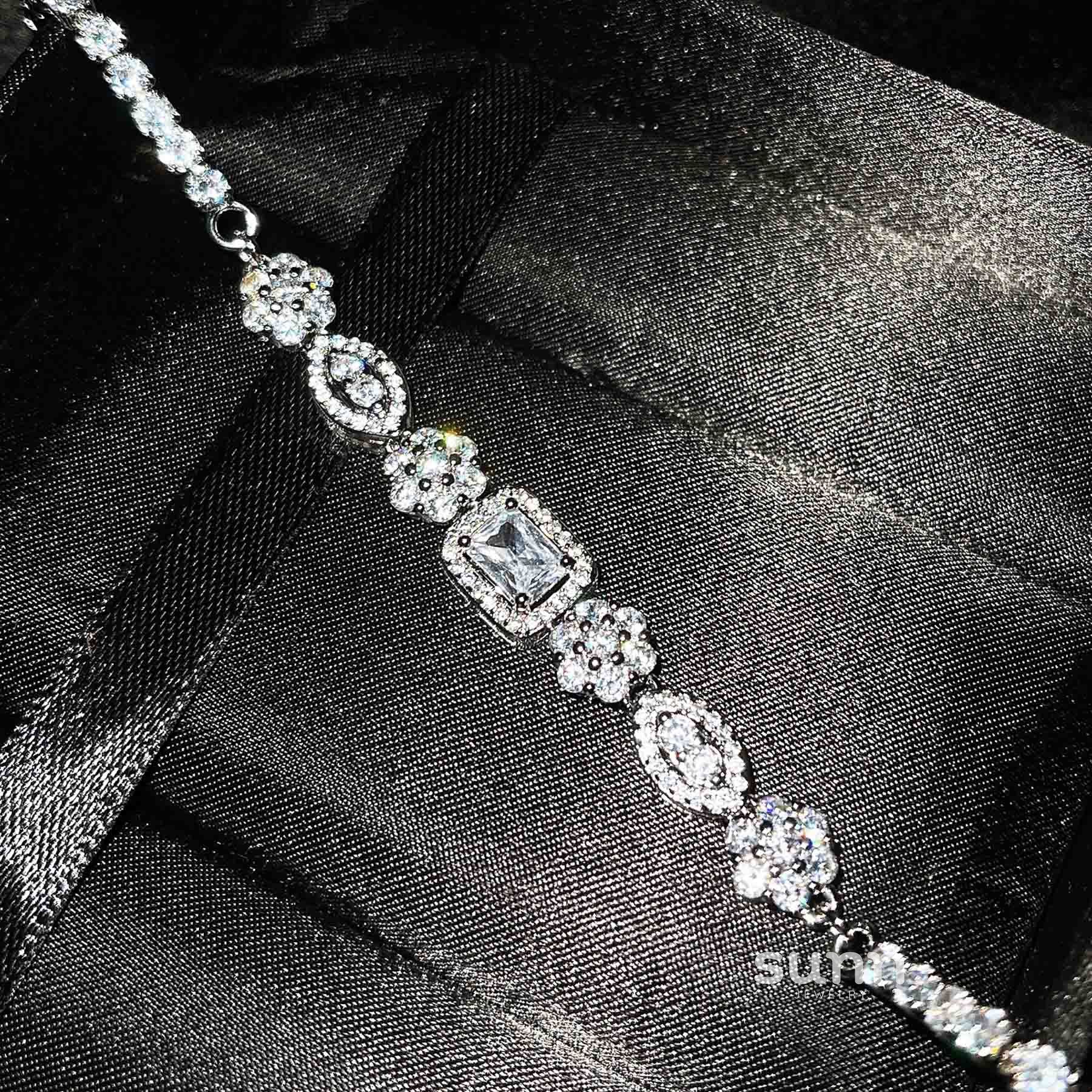 Sherlyn Geometric Crystal Bracelet [O941T66K]