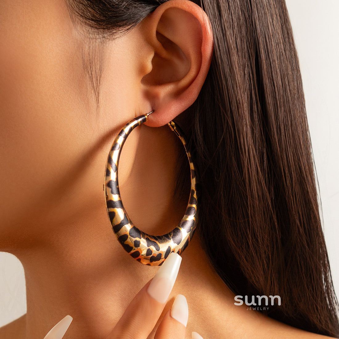 Sherlyn Leopard Print Hoop Earrings [ARFBLF8S]