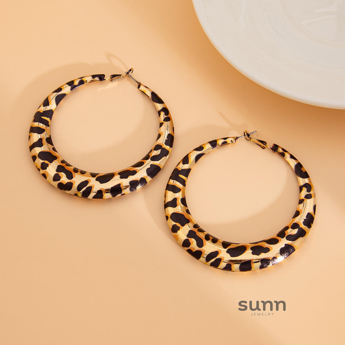 Sherlyn Leopard Print Hoop Earrings [TAPVUTF2]