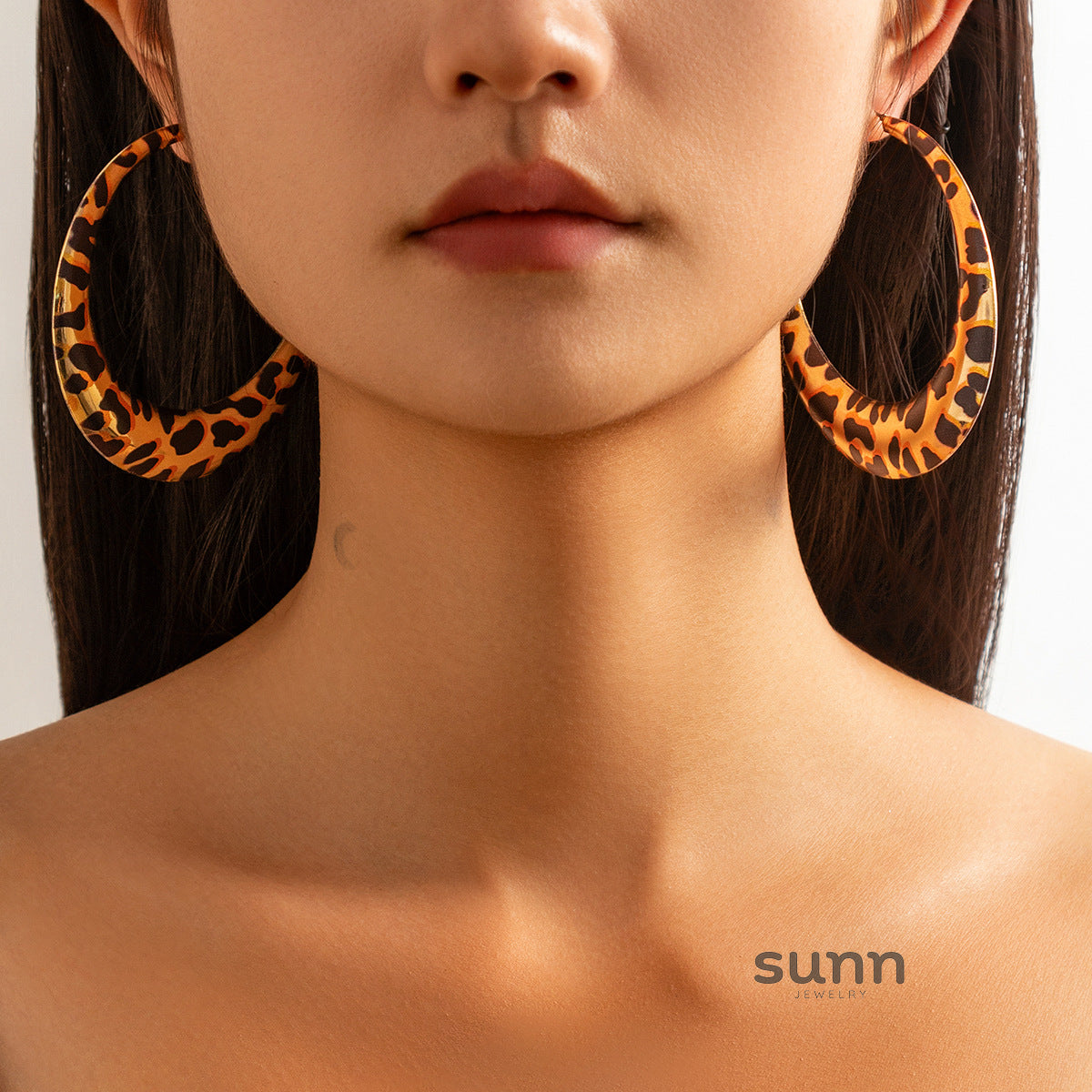 Sherlyn Leopard Print Hoop Earrings [P8O2WGWN]