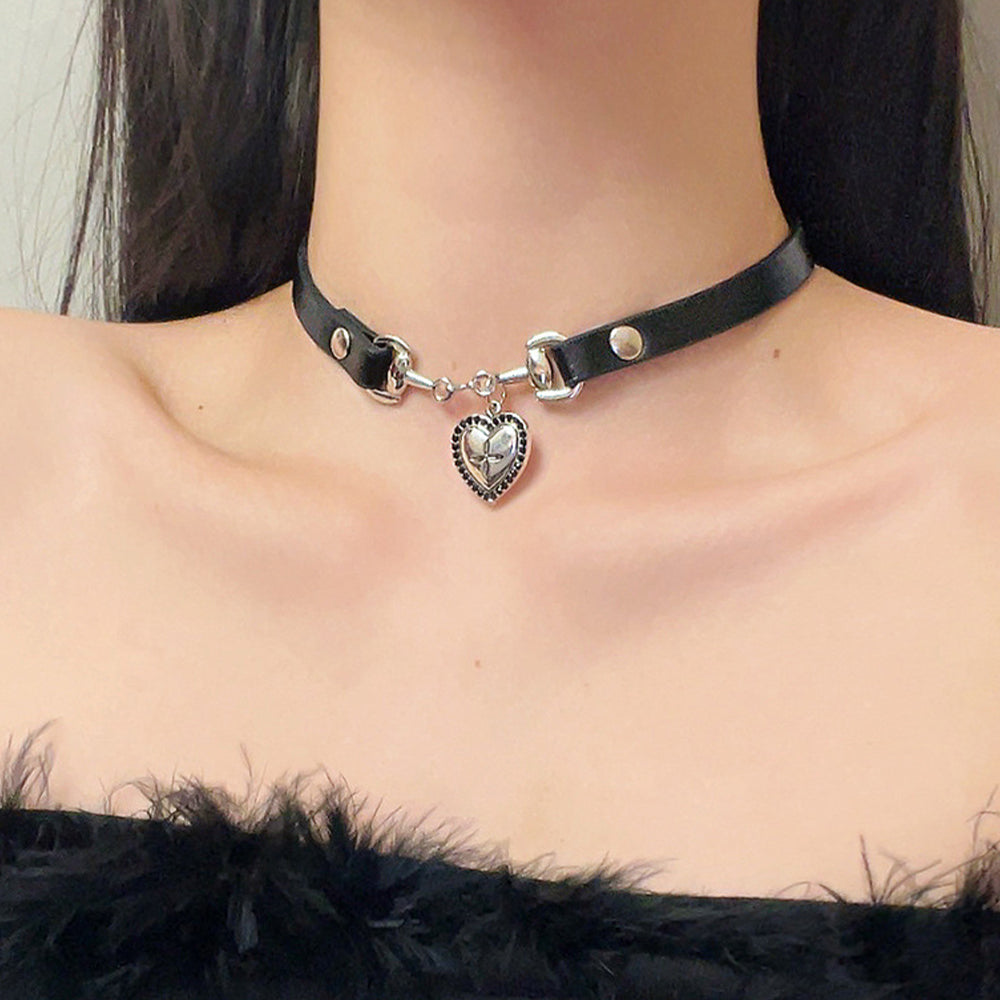 Shifra Leather Heart Choker [Z1HXEZGB]