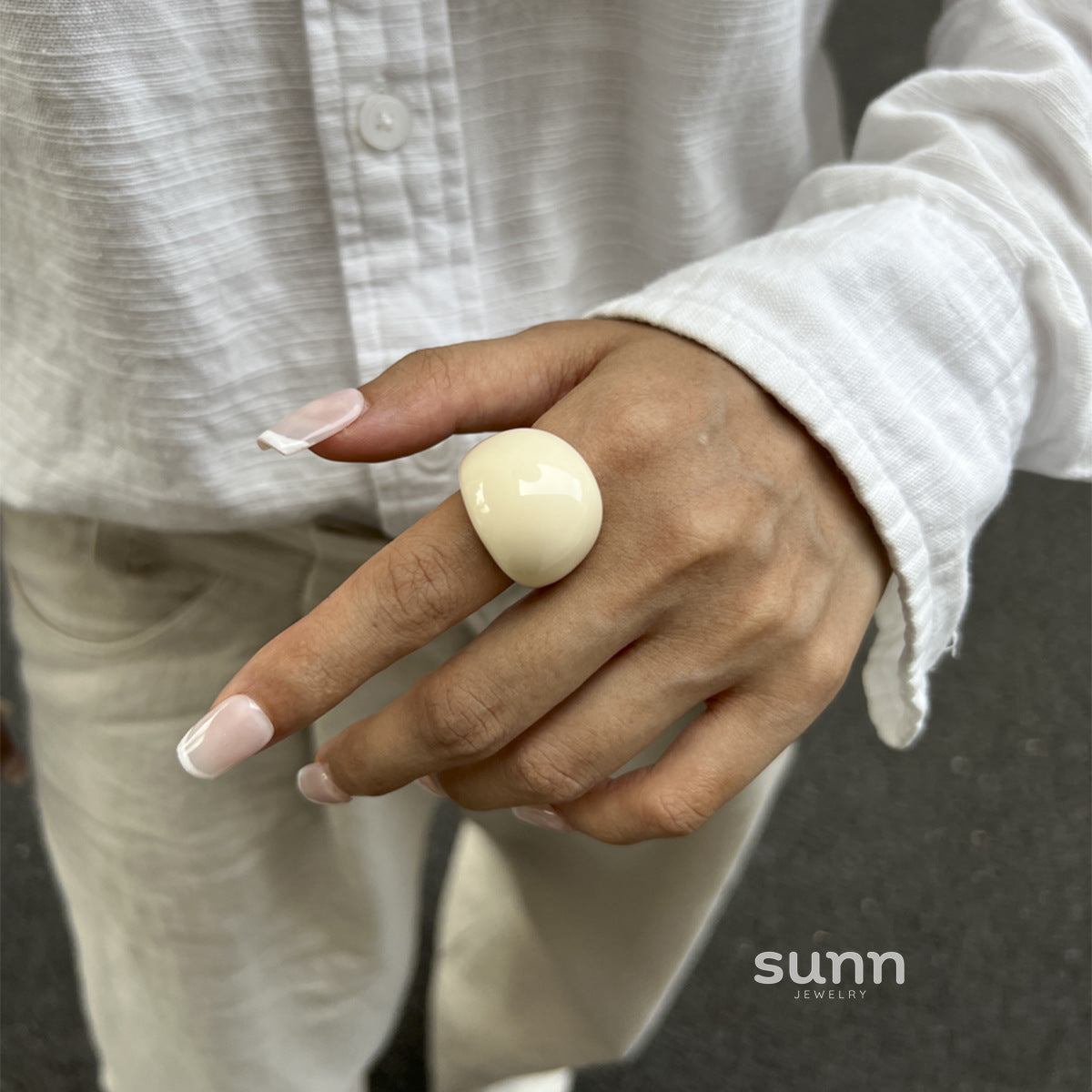 Shiloh Chunky Resin Ring [Y02X5Z5N]