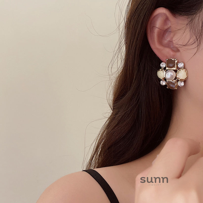 Shivani Irregular Pearl Earrings [WYCA5597]