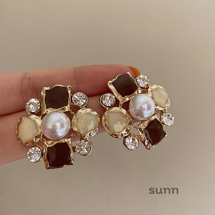 Shivani Irregular Pearl Earrings [DV7QET2Y]