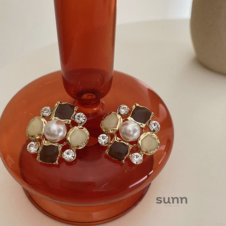 Shivani Irregular Pearl Earrings [HC1J60TS]
