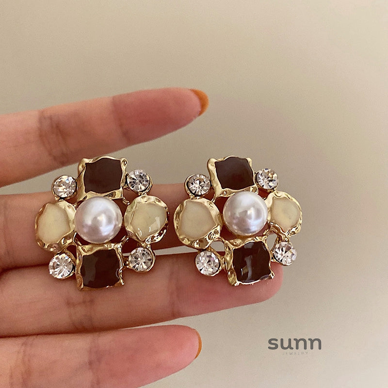 Shivani Irregular Pearl Earrings [NAPNAIO1]