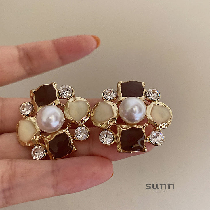 Shivani Irregular Pearl Earrings [L2XY4VAL]