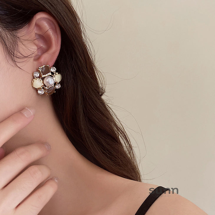 Shivani Irregular Pearl Earrings [B8LGI3K6]