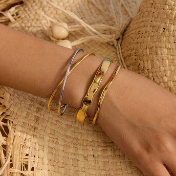 Shoshana Titanium Cross Bracelet [14B4MJU3]