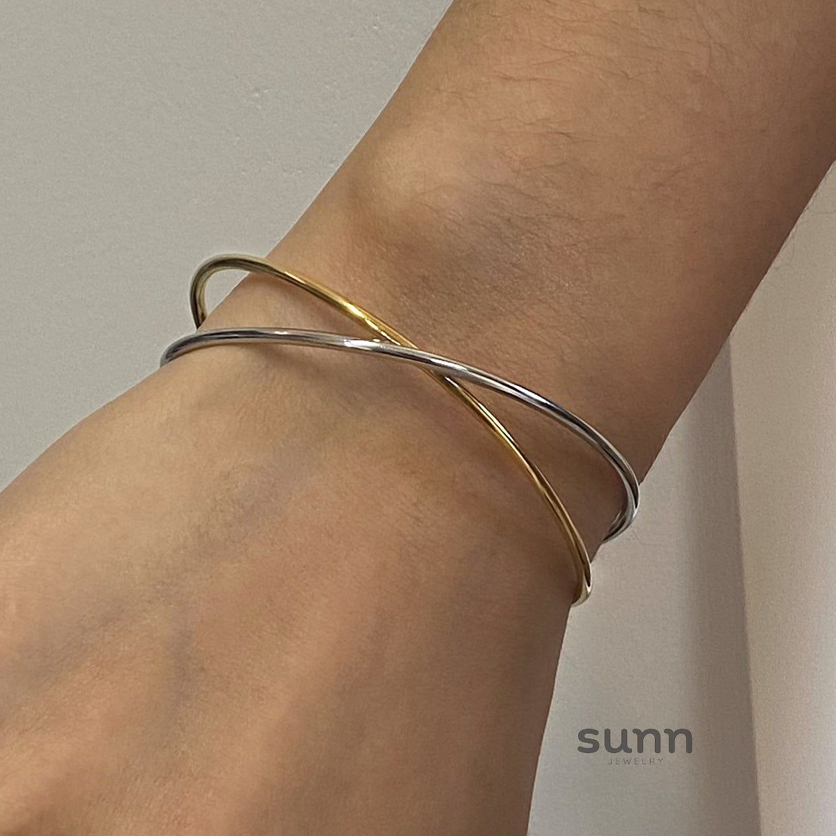 Shoshana Titanium Cross Bracelet [2OTZB9QG]