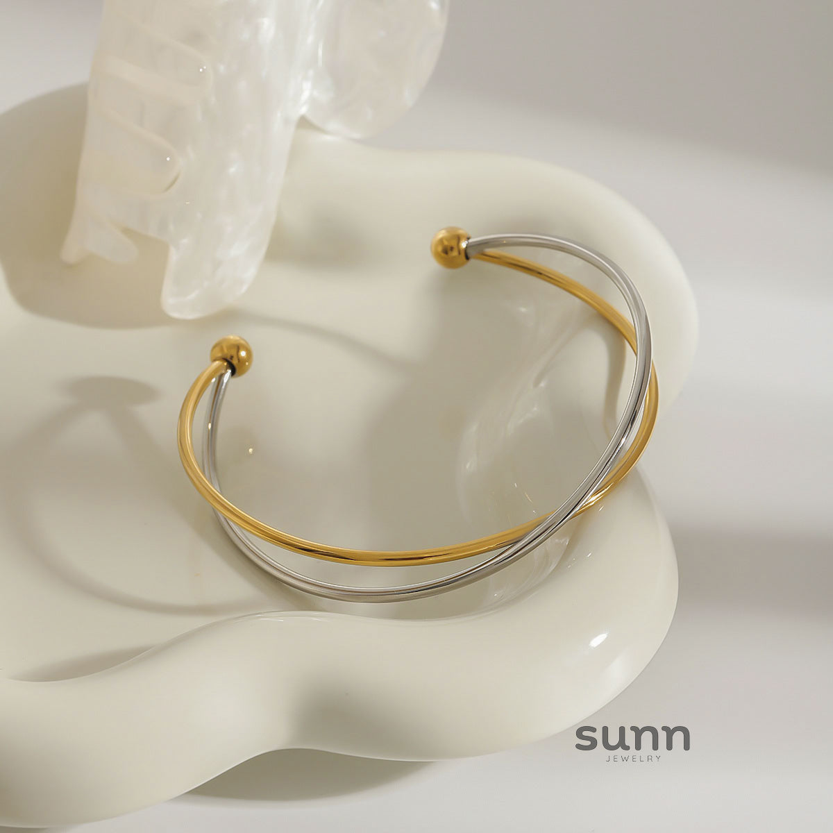 Shoshana Titanium Cross Bracelet [N1HILH88]