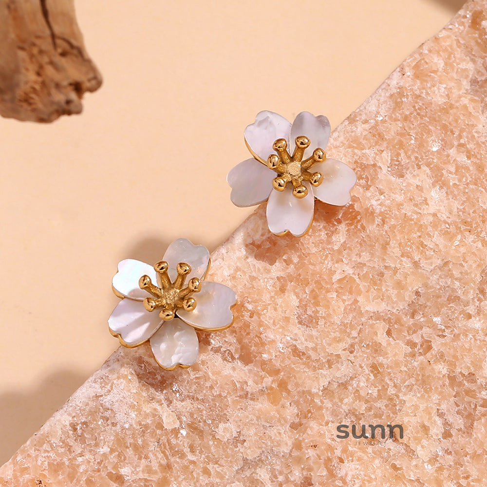 Shyann Blossom Stud Earrings [XZA9CMRN]