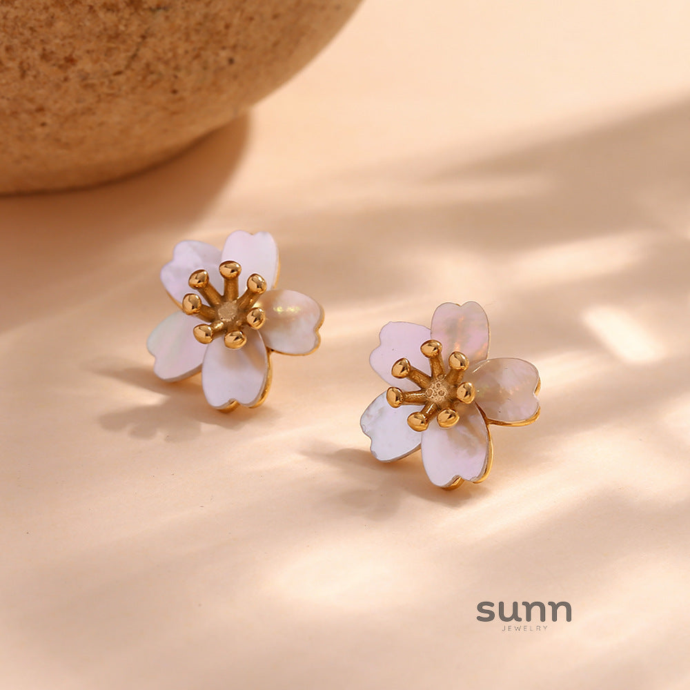Shyann Blossom Stud Earrings [CBPBUK9X]