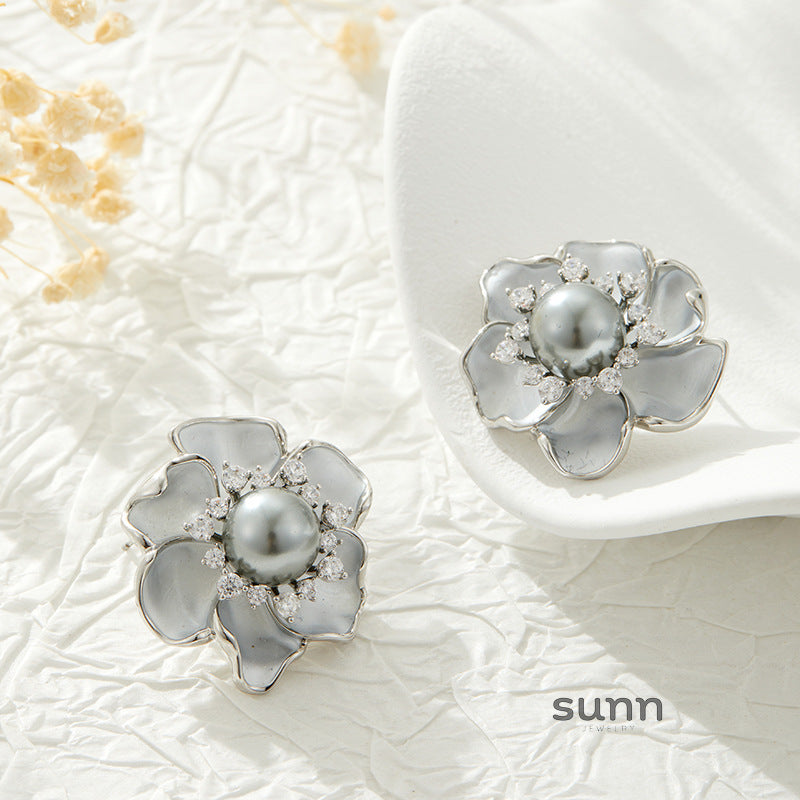 Siara Camellia Pearl Earrings [ZYNJT7MI]