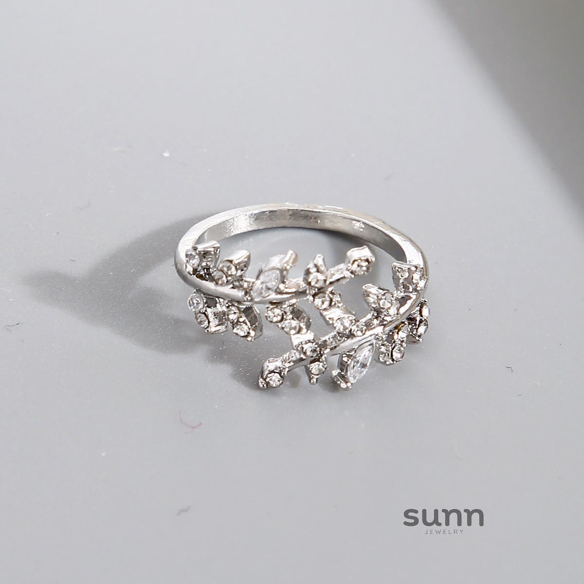 Siara Diamond Leaf Ring [27U8HVD8]
