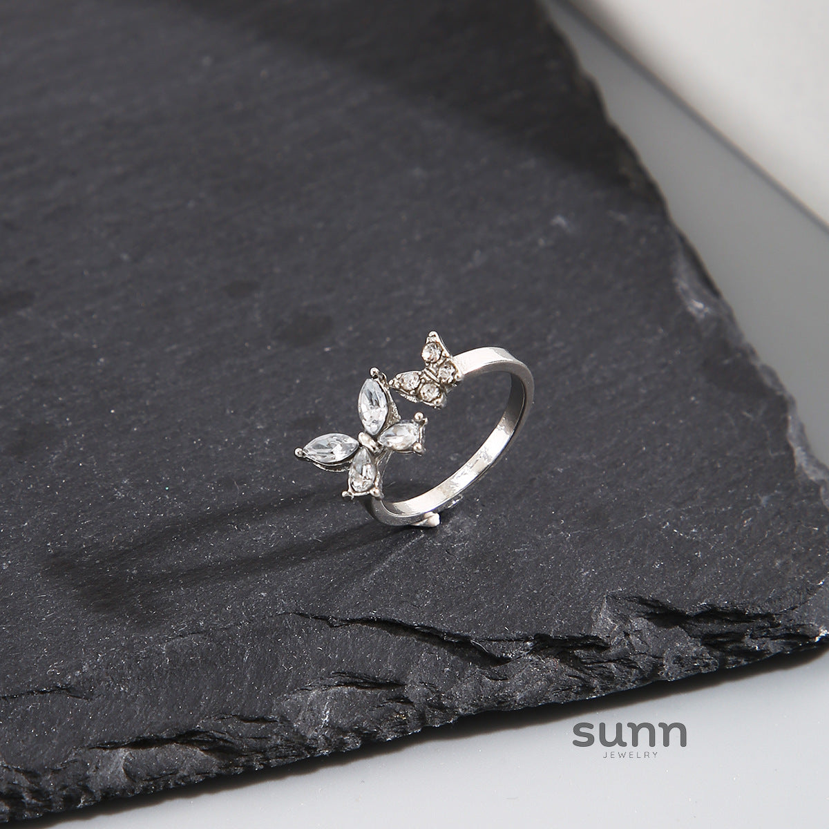 Siara Diamond Leaf Ring [A7NEXABV]