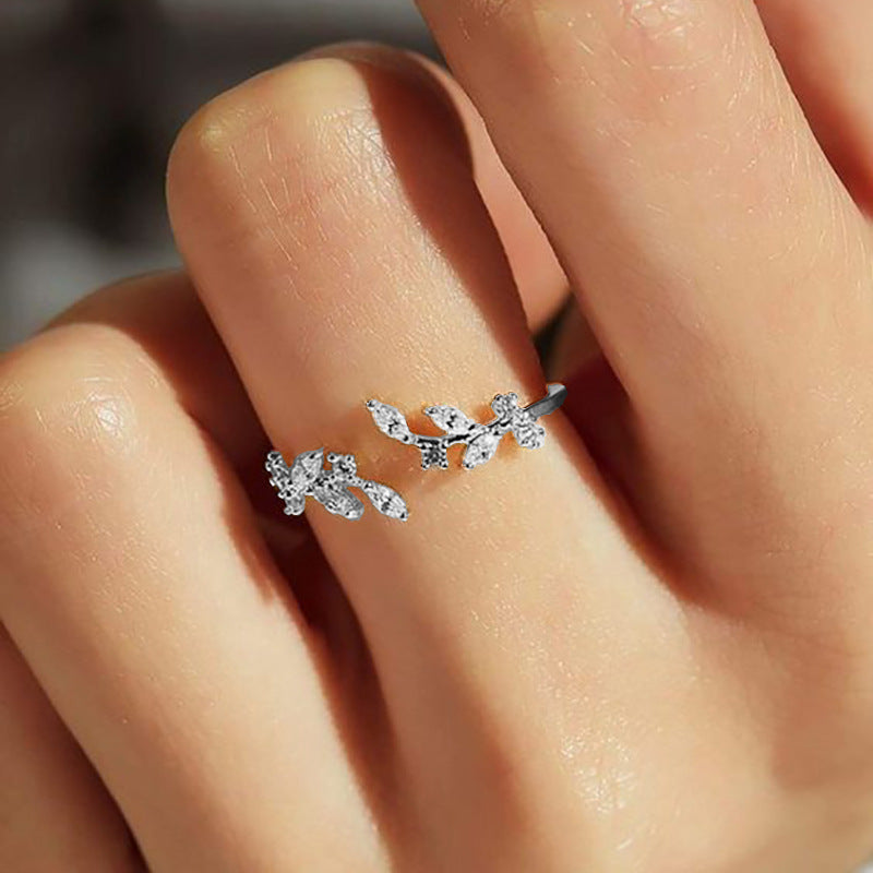 Siara Diamond Leaf Ring [K3BE6OOU]
