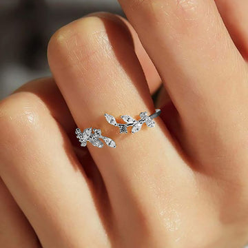 Siara Diamond Leaf Ring [K3BE6OOU]