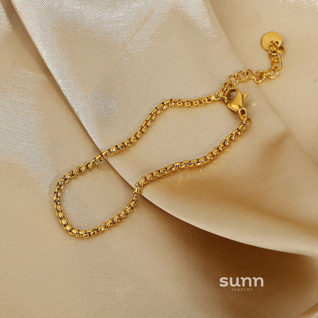 Siara Herringbone Chain Necklace