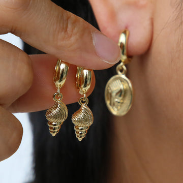 Siham Gold Conch Drop Earrings [9LMPU46K]