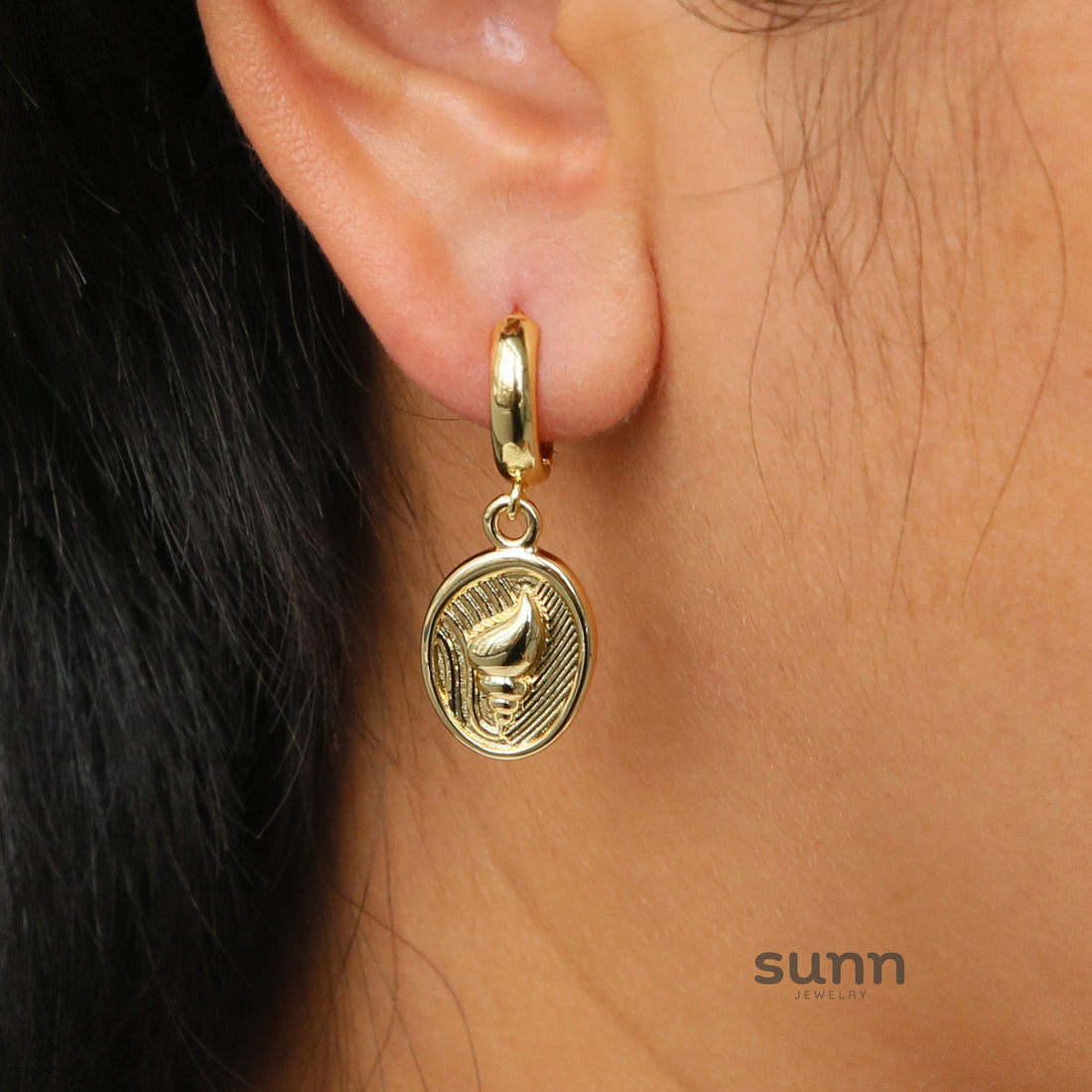 Siham Gold Conch Drop Earrings [9LMPU46K]