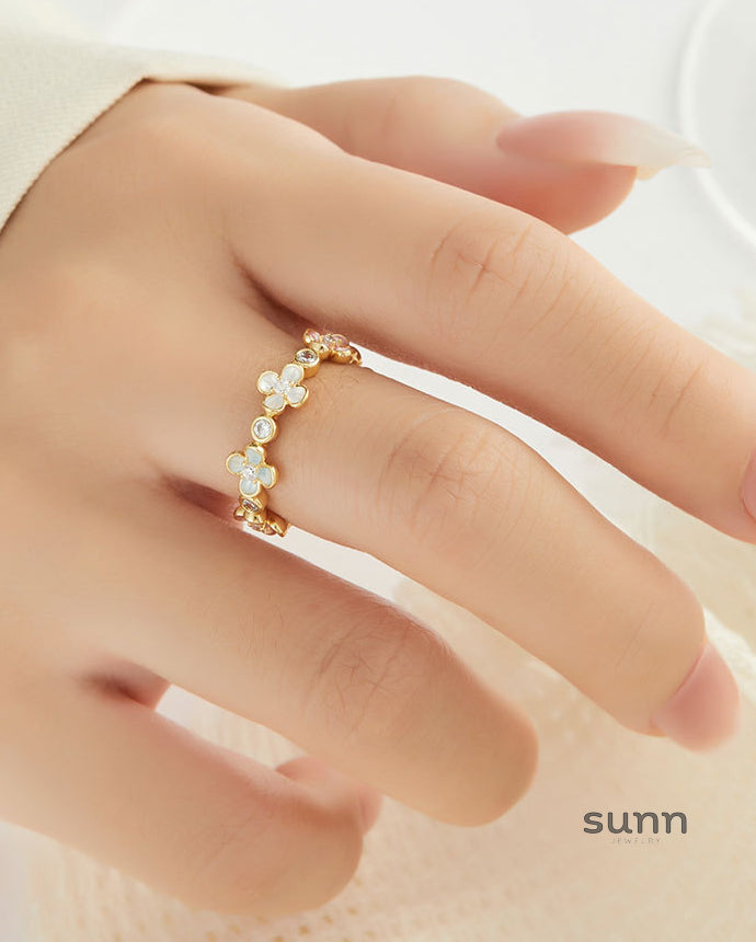 Simran Floral Enamel Ring [4Y27B3G0]