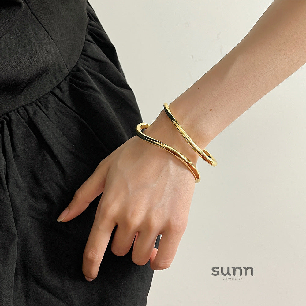 Siobhan Geometric Cuff Bracelet [NTM4MZ7A]