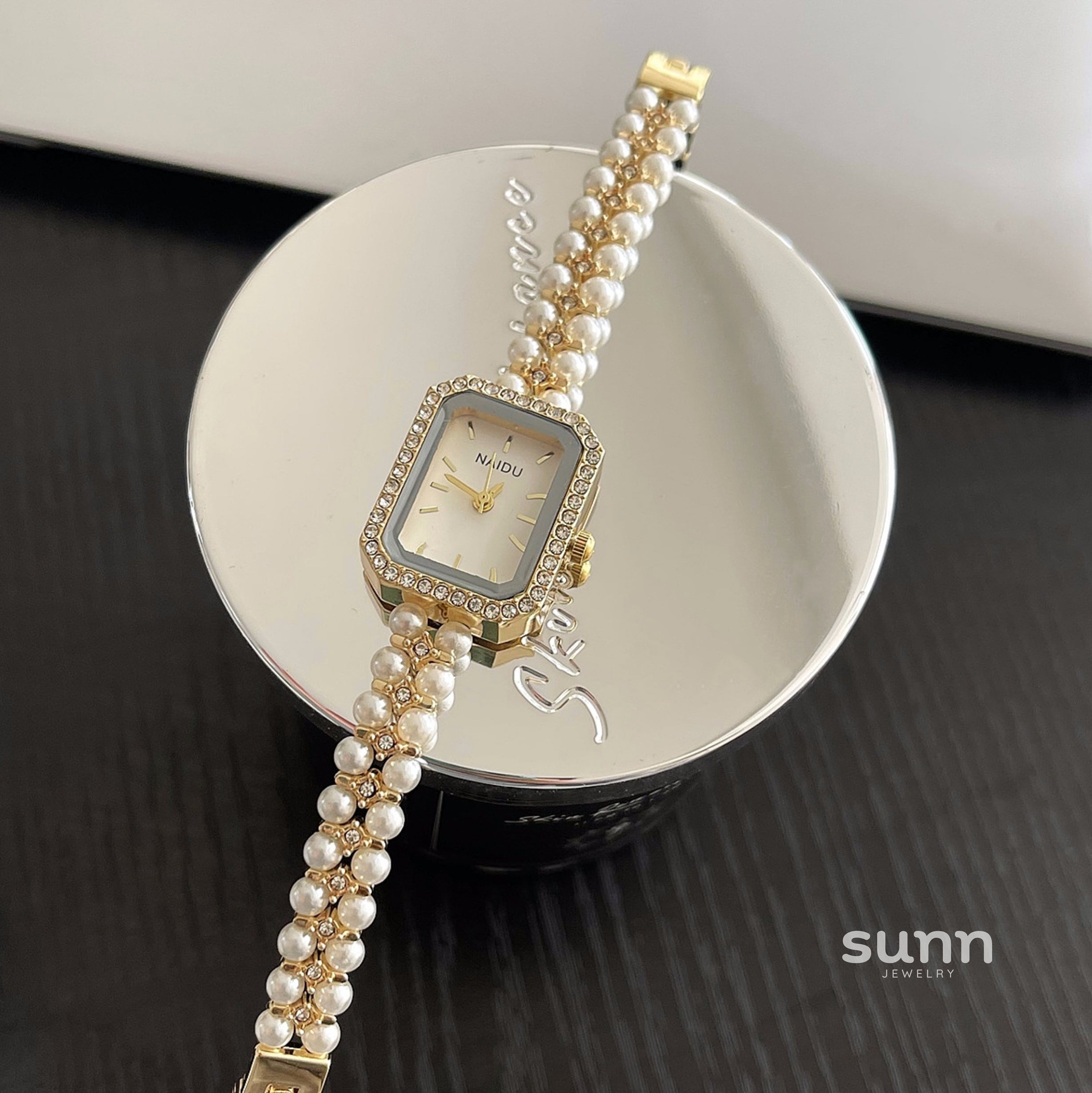 Siobhan Pearl Chain Watch [1EE123GJ]