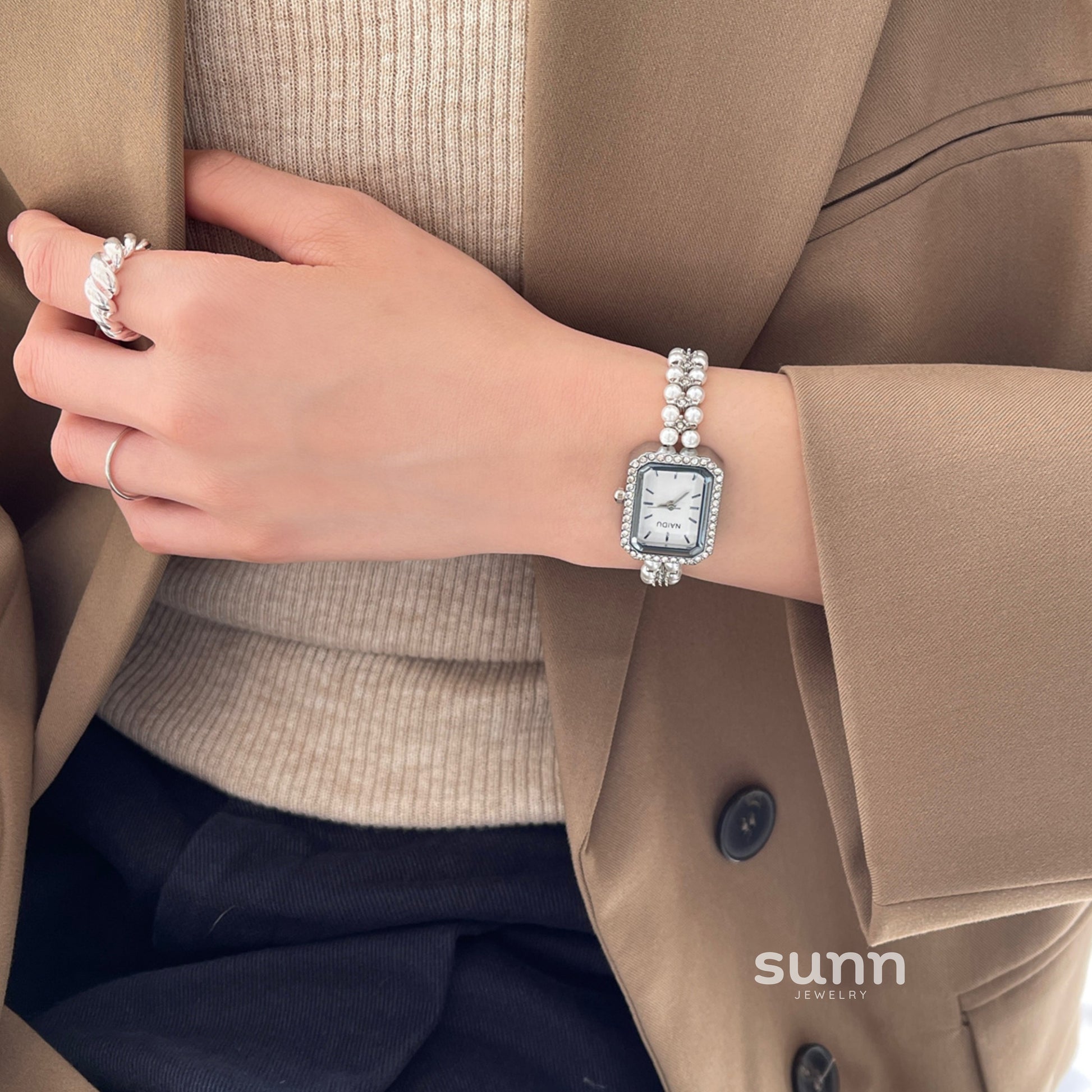 Siobhan Pearl Chain Watch [GET10H18]