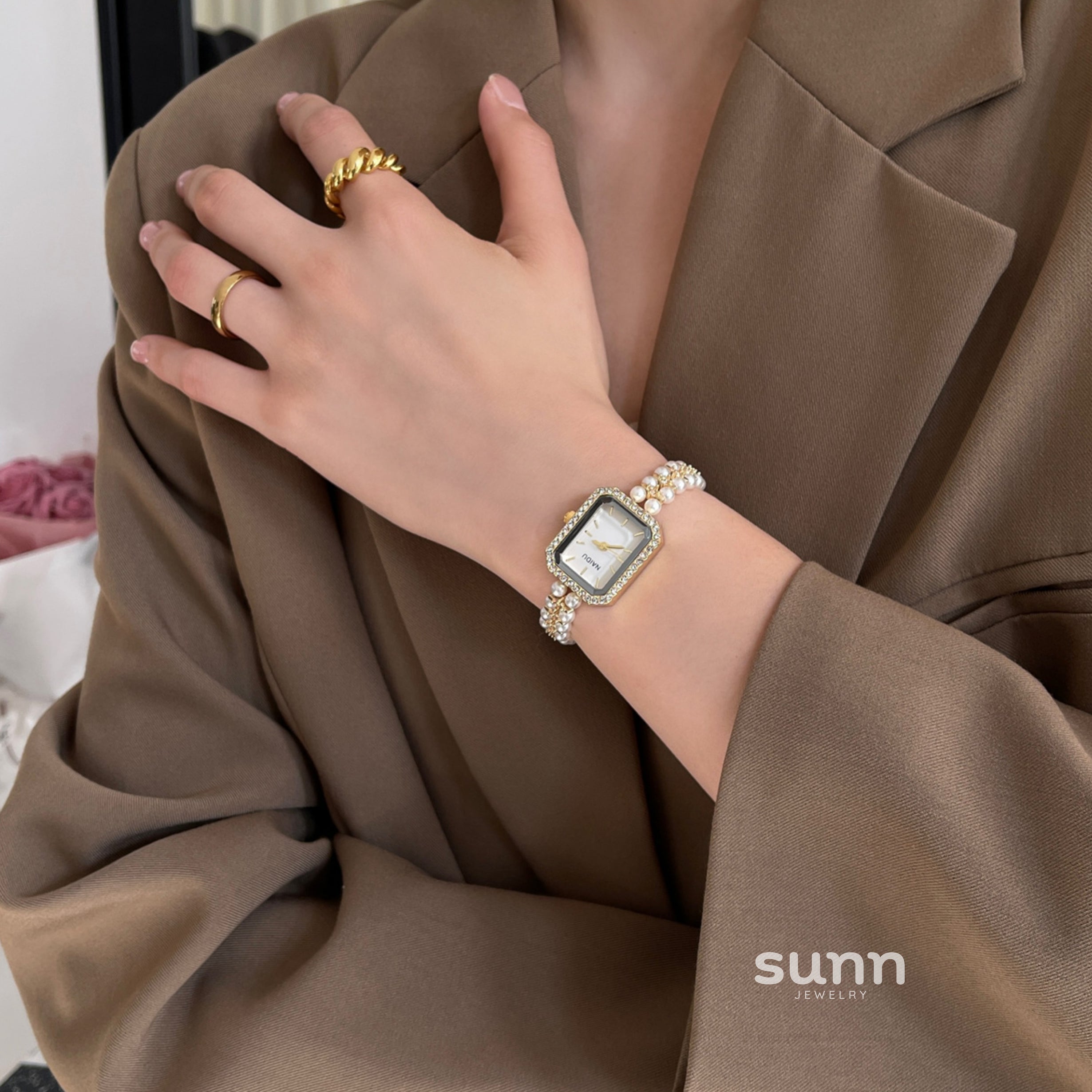 Siobhan Pearl Chain Watch [MBF7DBIV]