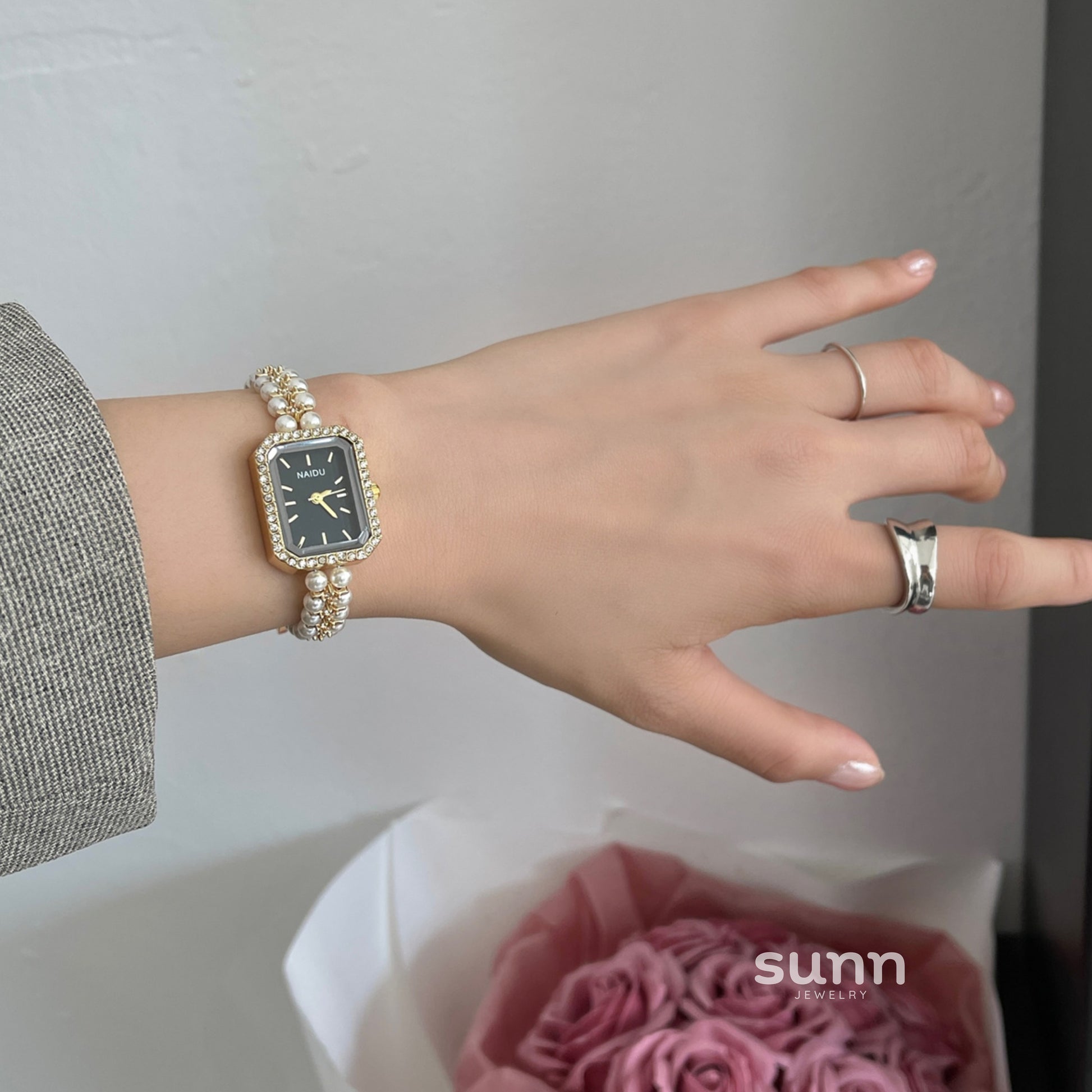 Siobhan Pearl Chain Watch [V6833OHM]