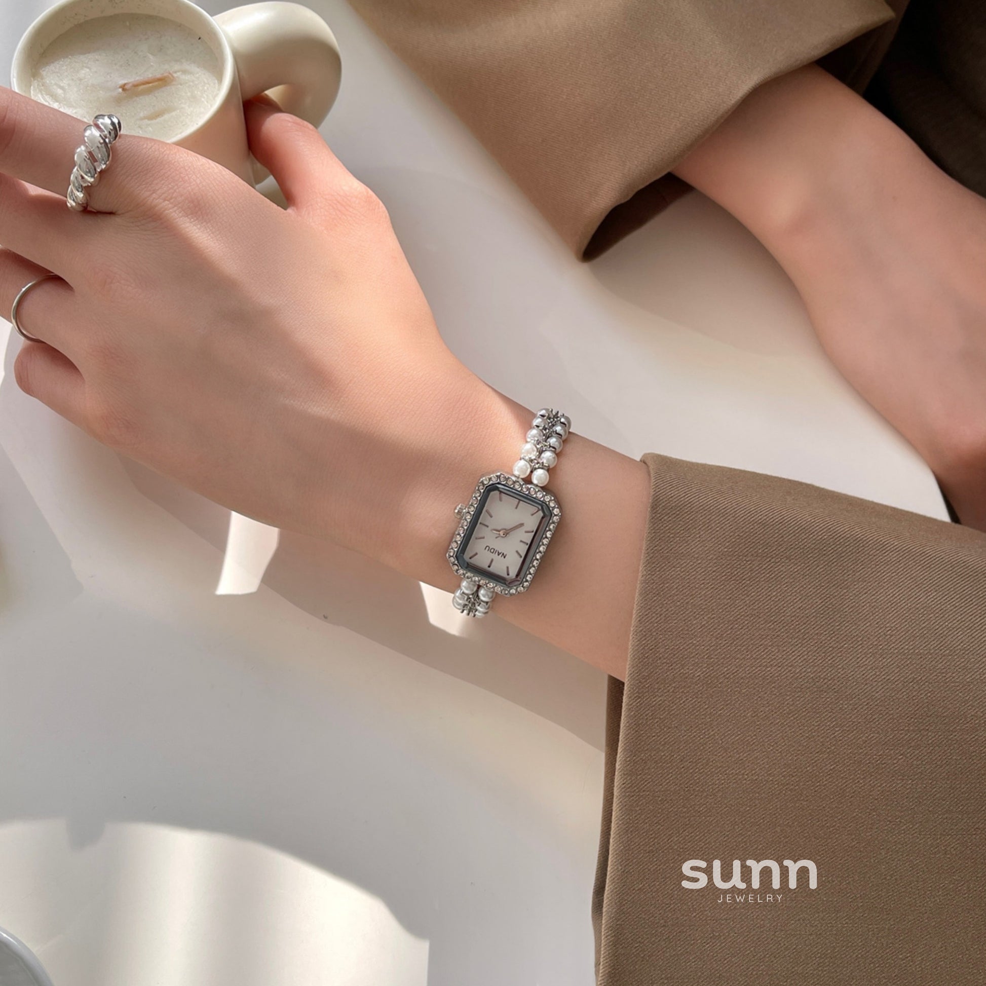 Siobhan Pearl Chain Watch [M62U2356]