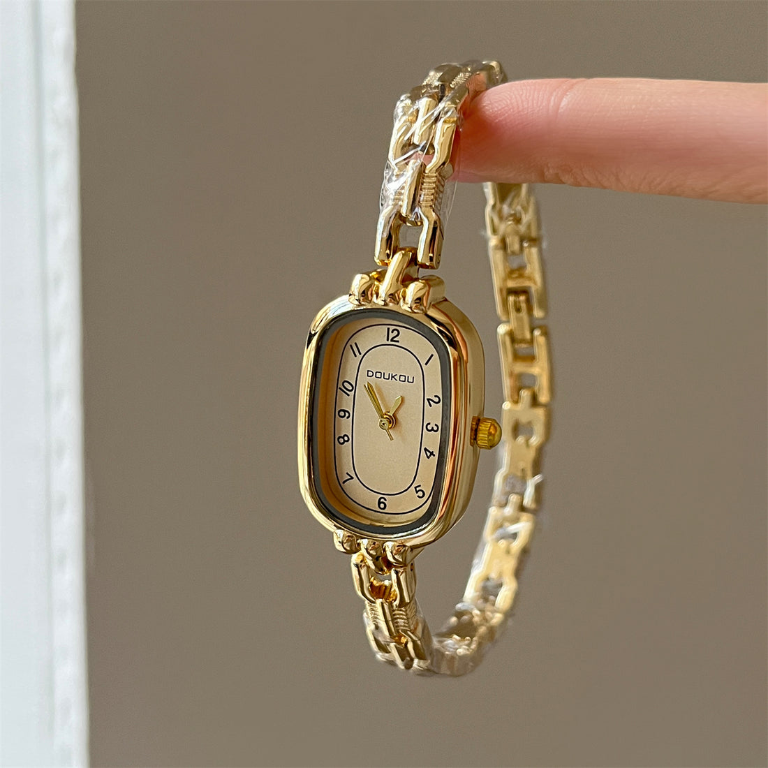Siobhan Petite Bracelet Watch [M7VHY1VY]