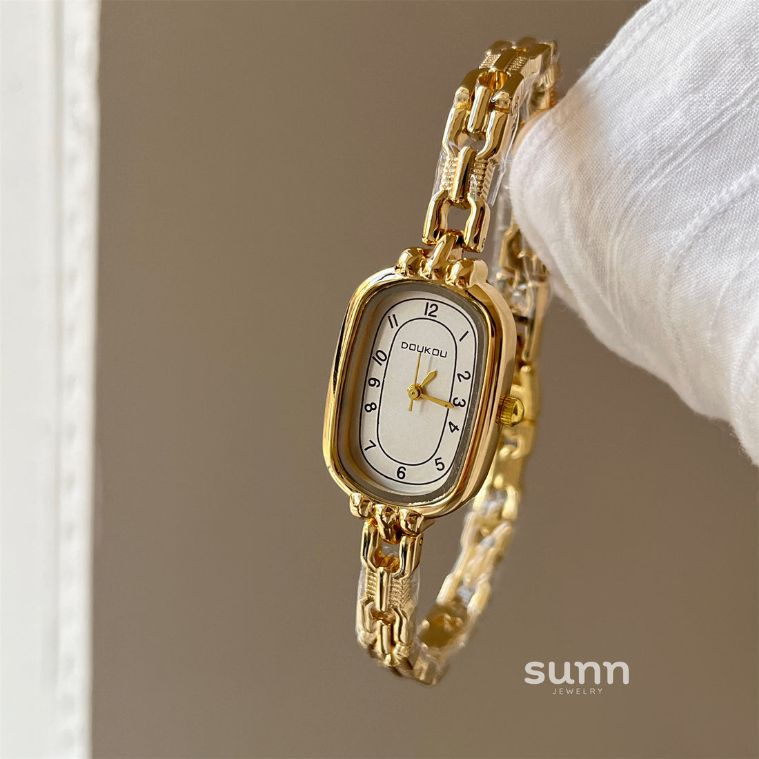 Siobhan Petite Bracelet Watch [M7VHY1VY]