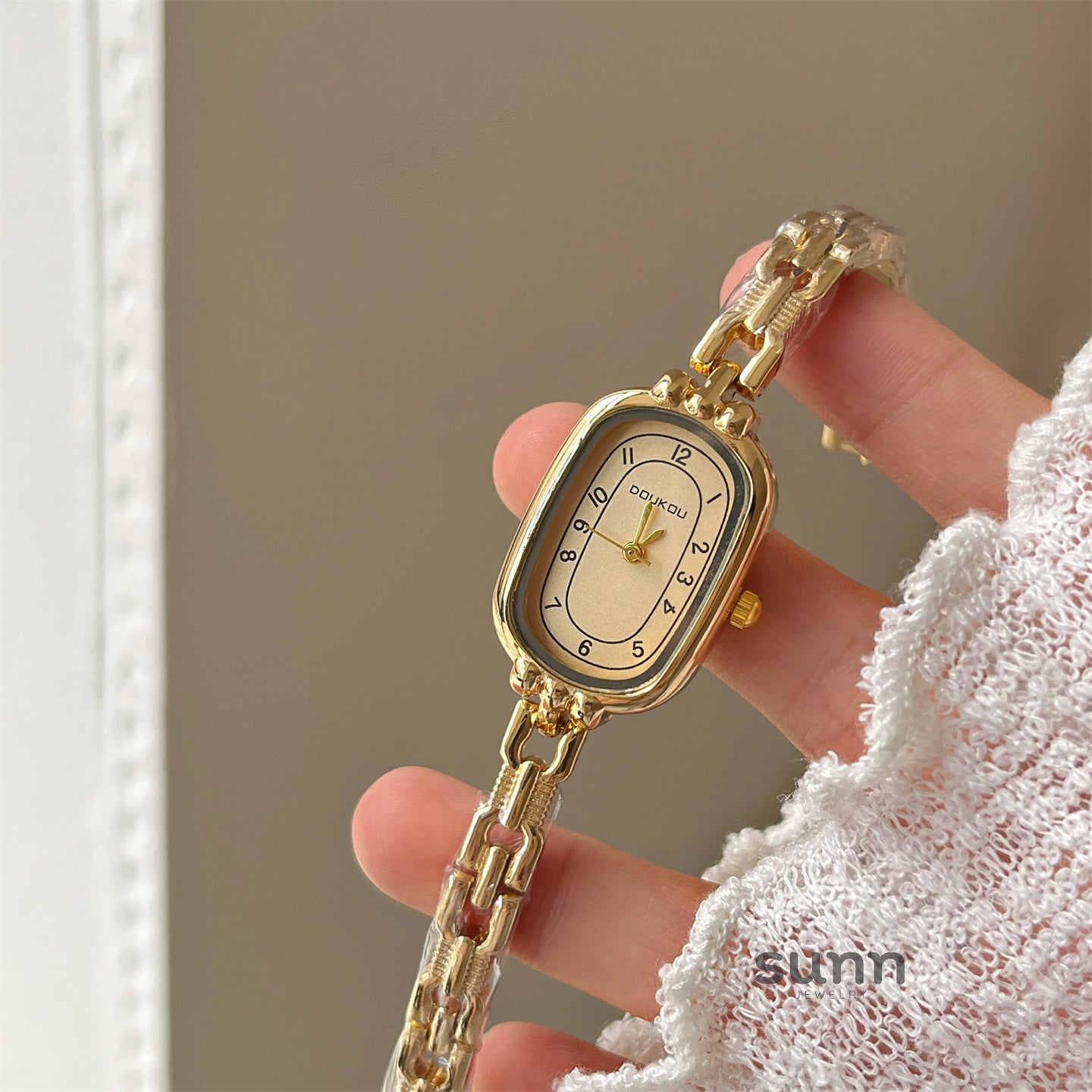 Siobhan Petite Bracelet Watch [ZTW8H7VH]