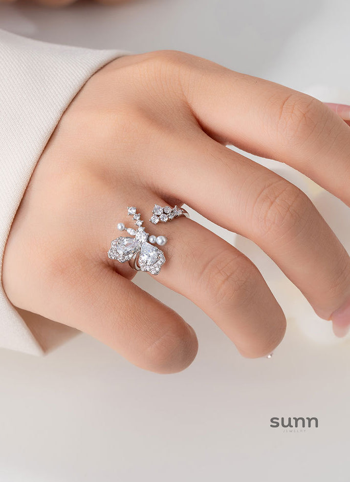 Siyona Delicate Butterfly Open Ring [GJ2ZT5VM]