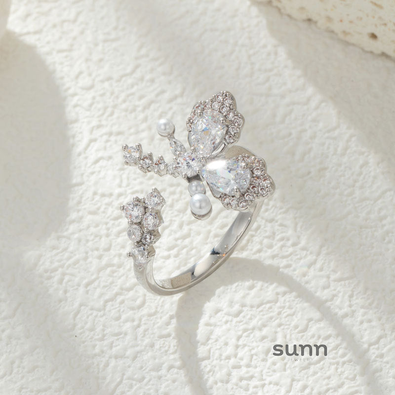 Siyona Delicate Butterfly Open Ring [NM8KTI10]