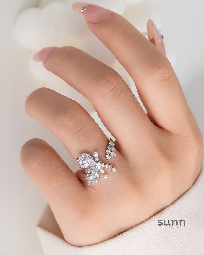 Siyona Delicate Butterfly Open Ring [KKIH1RPV]